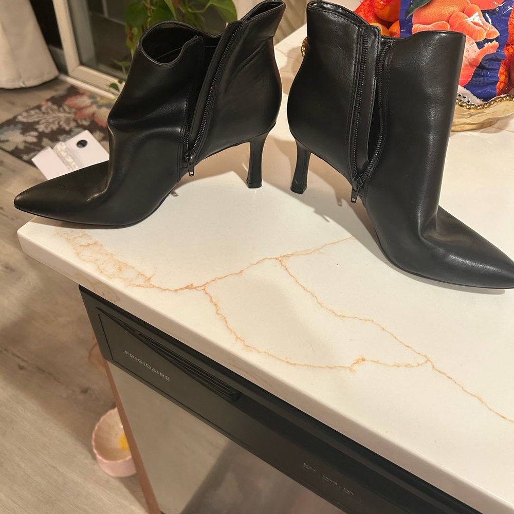 Kelly & Katie Black Pointed Toe Heeled Boots